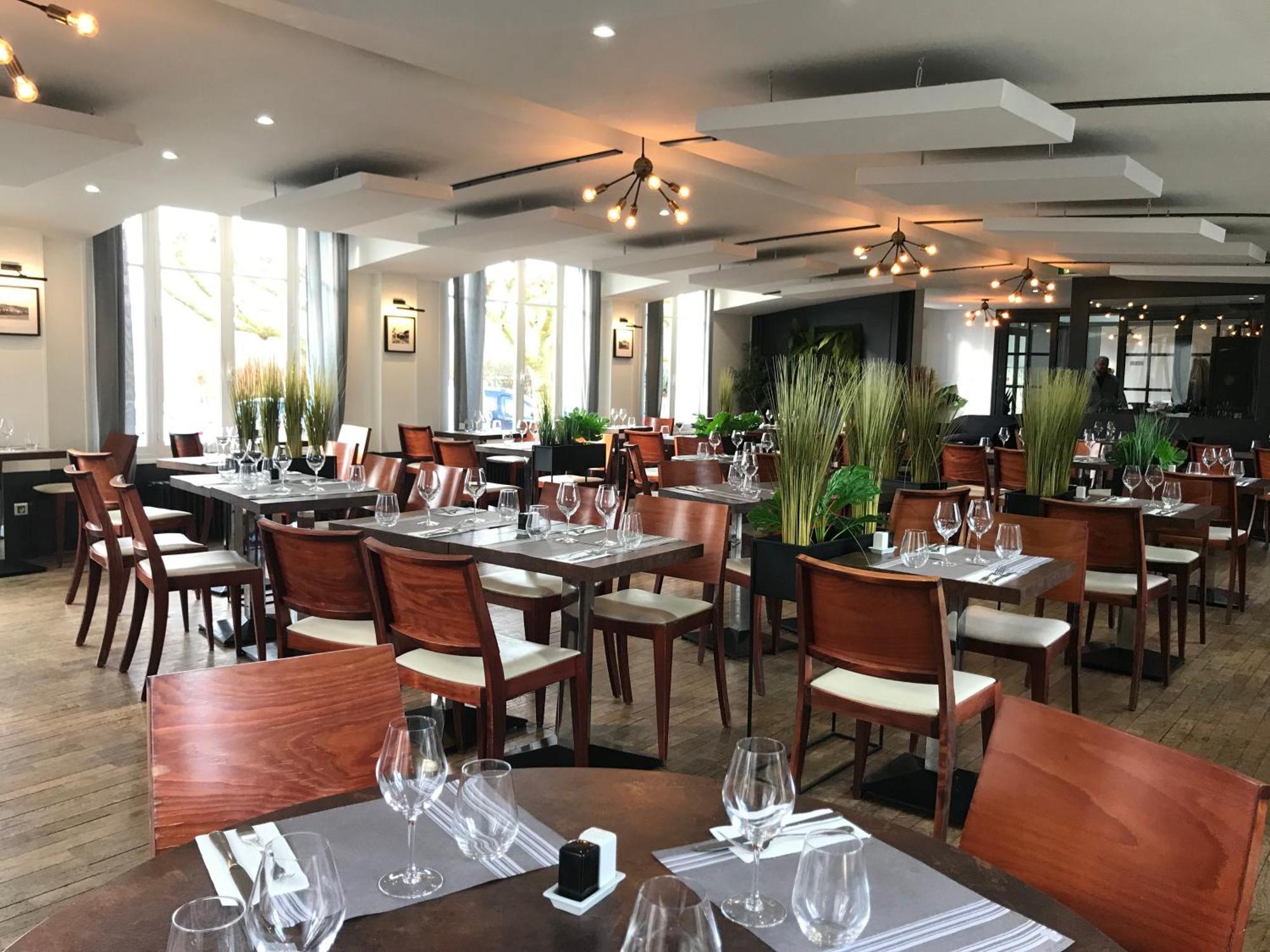 Logis Hotel & Restaurant - Les Bords De Seine La Roche-Guyon Exteriör bild