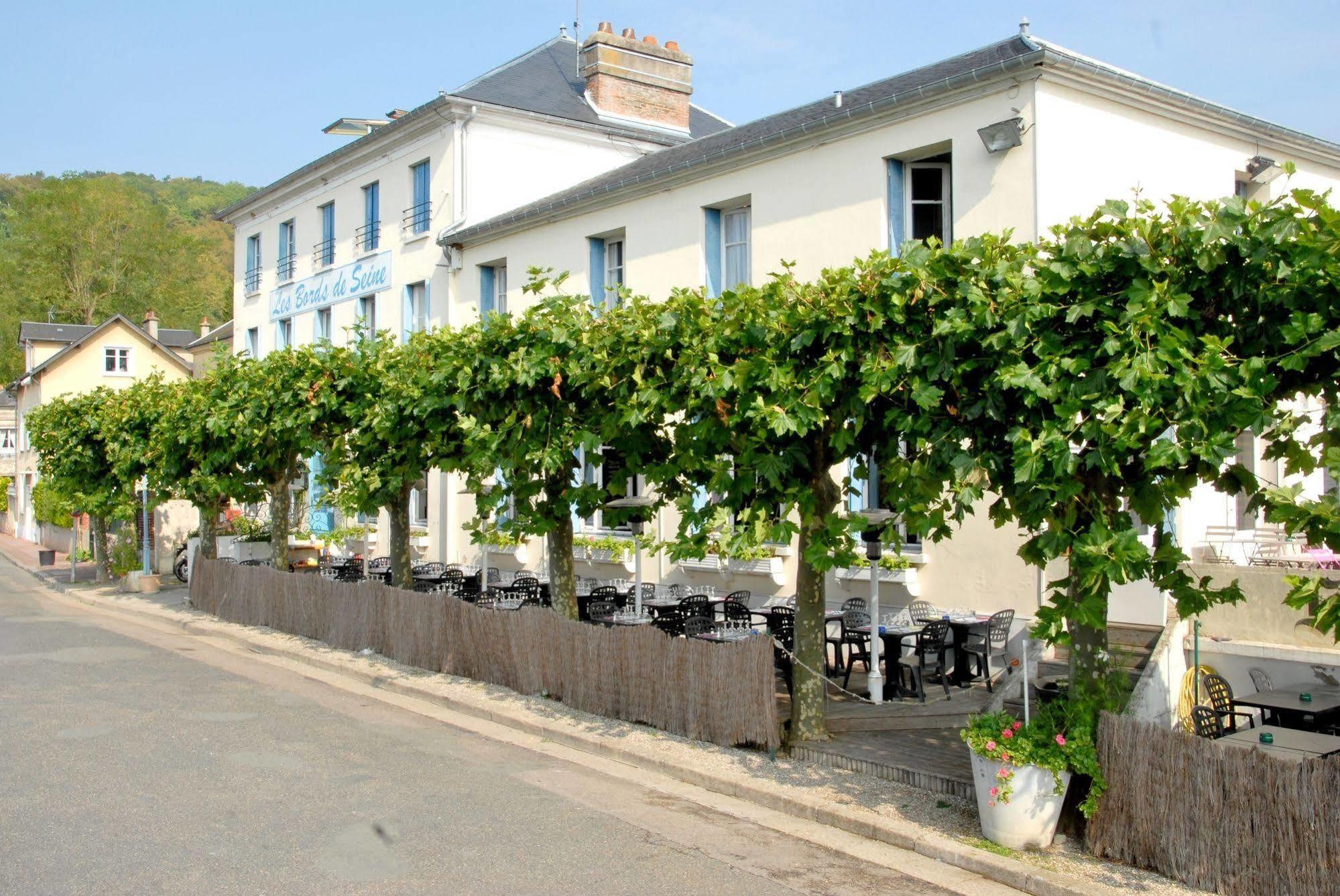 Logis Hotel & Restaurant - Les Bords De Seine La Roche-Guyon Exteriör bild