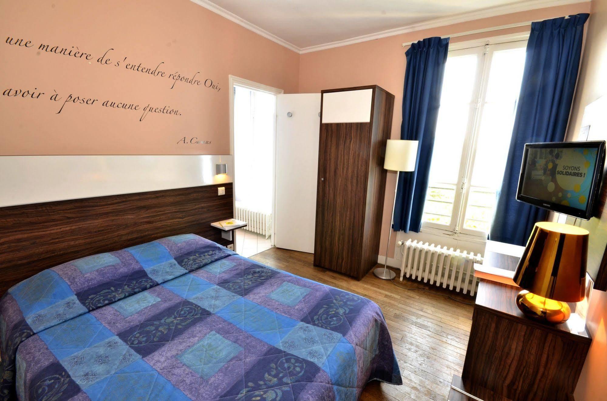 Logis Hotel & Restaurant - Les Bords De Seine La Roche-Guyon Exteriör bild