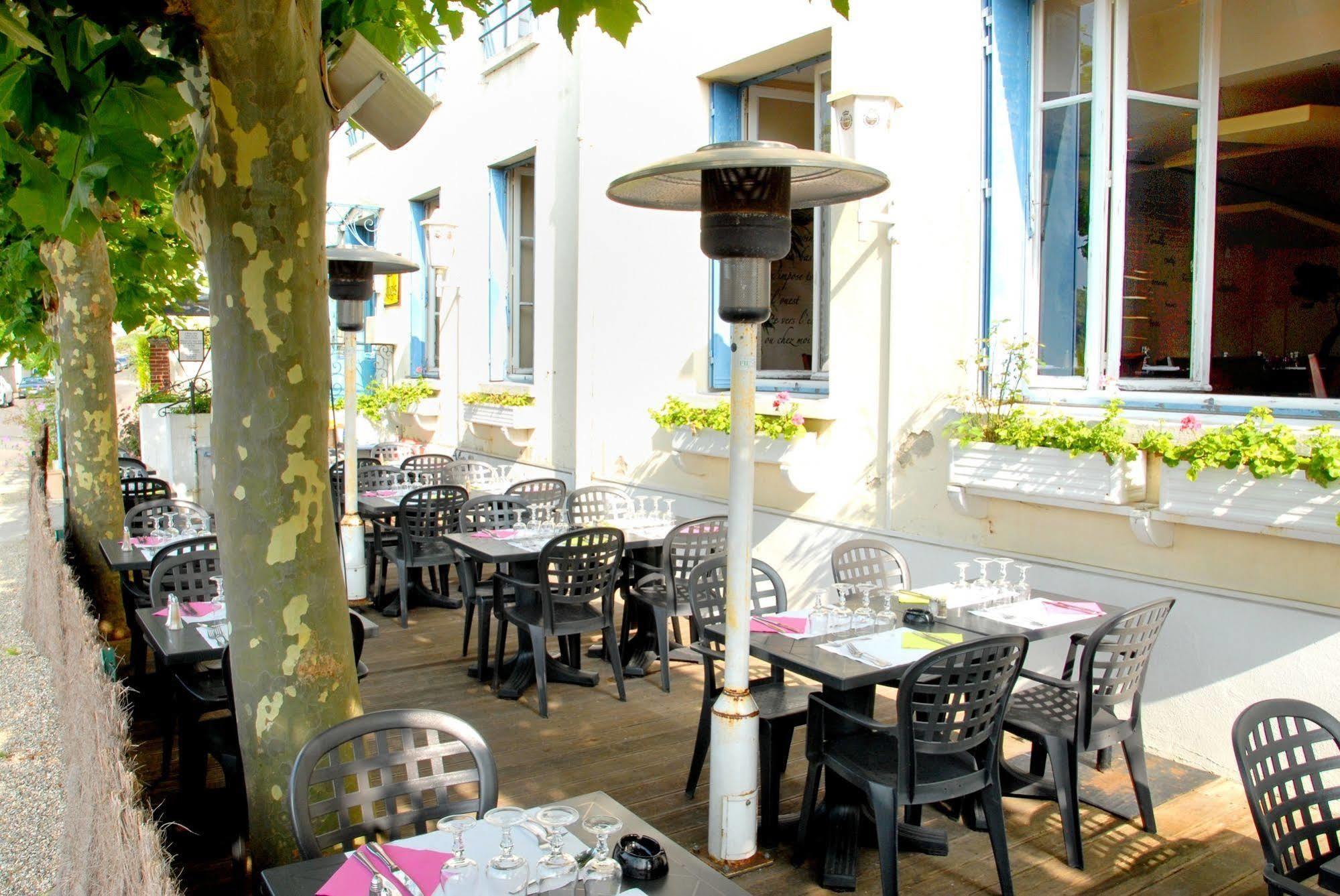 Logis Hotel & Restaurant - Les Bords De Seine La Roche-Guyon Exteriör bild