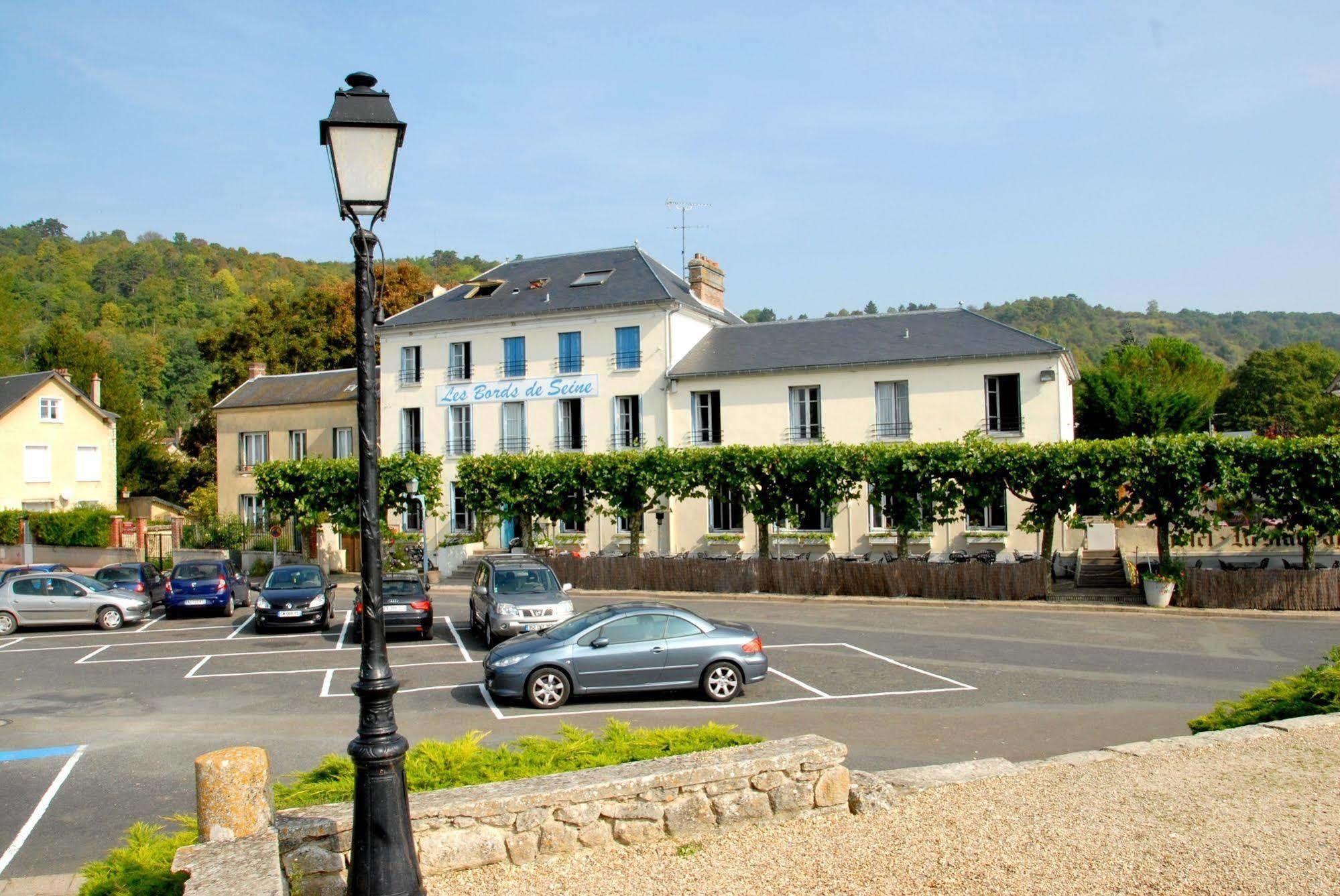 Logis Hotel & Restaurant - Les Bords De Seine La Roche-Guyon Exteriör bild